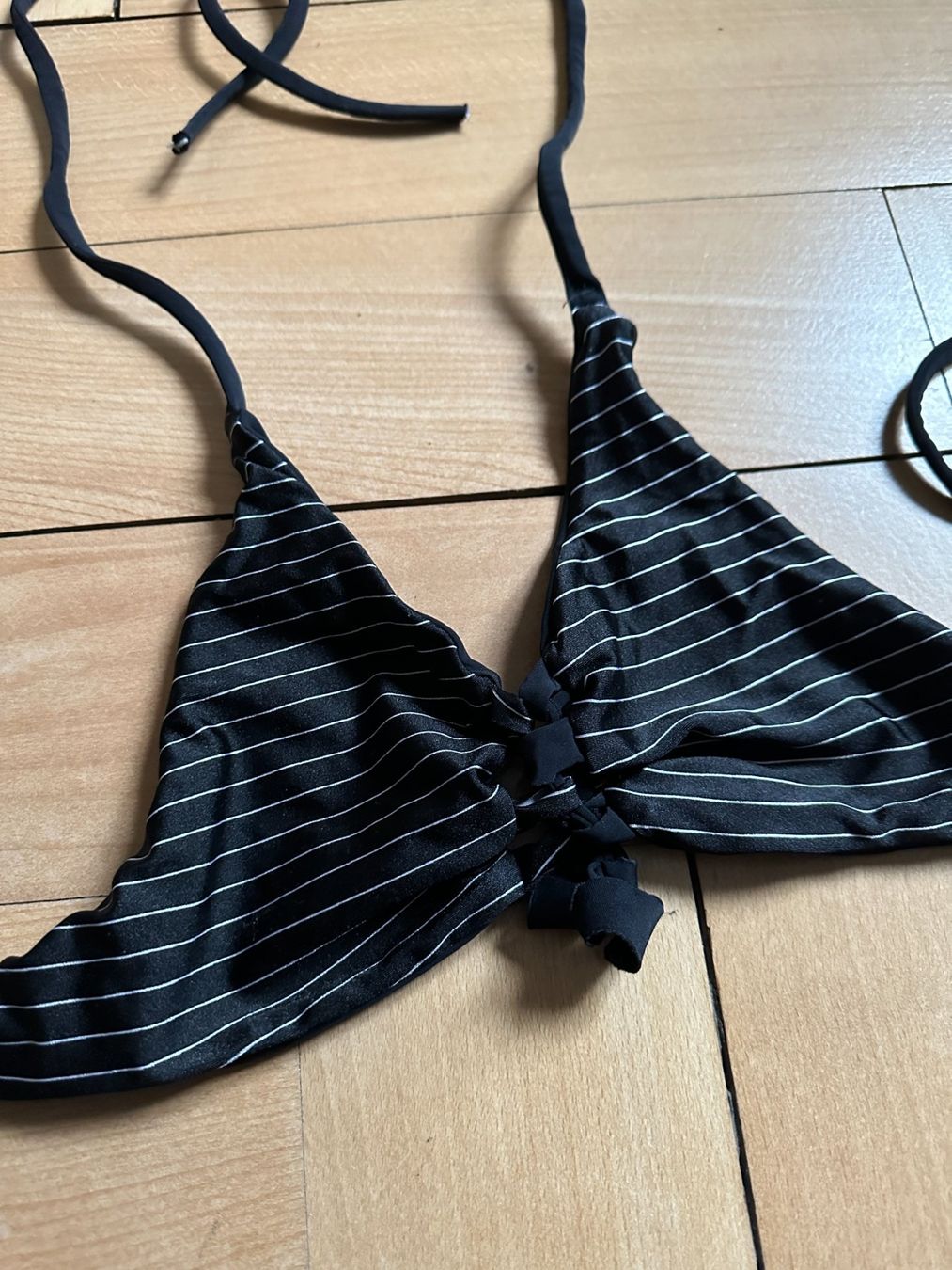 Costumi da bagno & Bikini: Bikini Oberteil schwarz-weiss gestreift XS – Usato da Zürich venduto da Diazaio 1