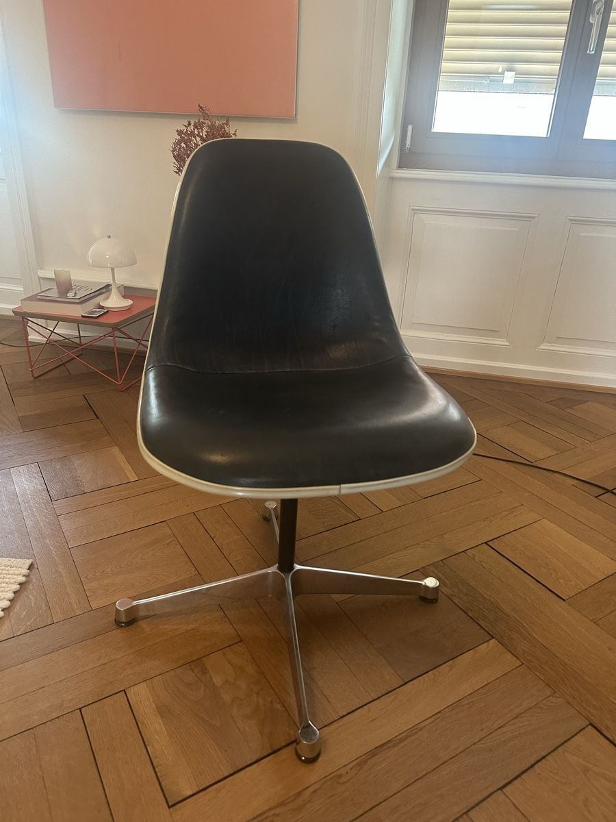 Vitra Sedie: Vitra Eames leather side chair - Einzelstück aus den 70er – Usato da Basel venduto da and__1