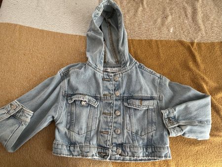 Zara denim jacket with hood, size 134 great condition
