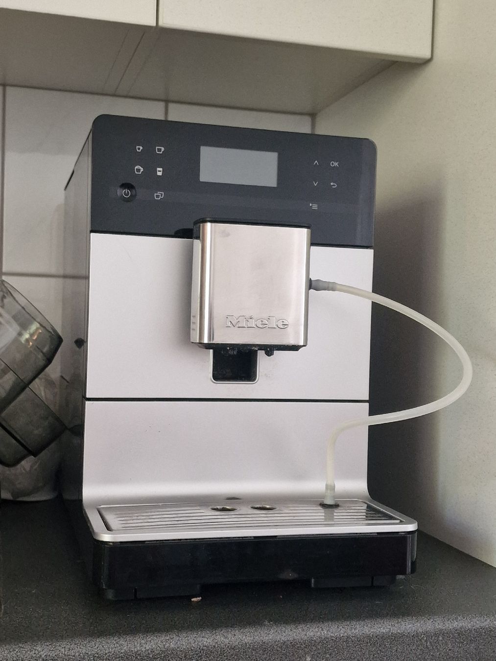 Miele Machines à café & Machines à expresso: Miele Kaffeevollautomat  – D'occasion à Menznau par CS1.6