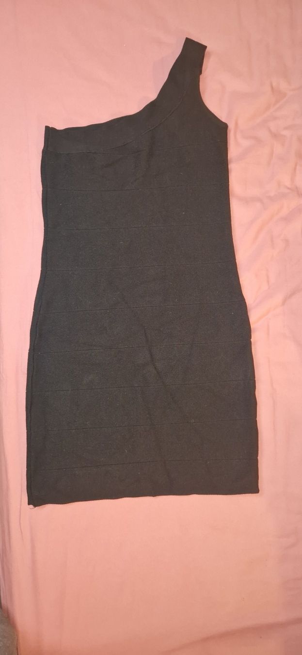 Robes: Schwarzes Kleid – D'occasion à Bubendorf par ang_b829