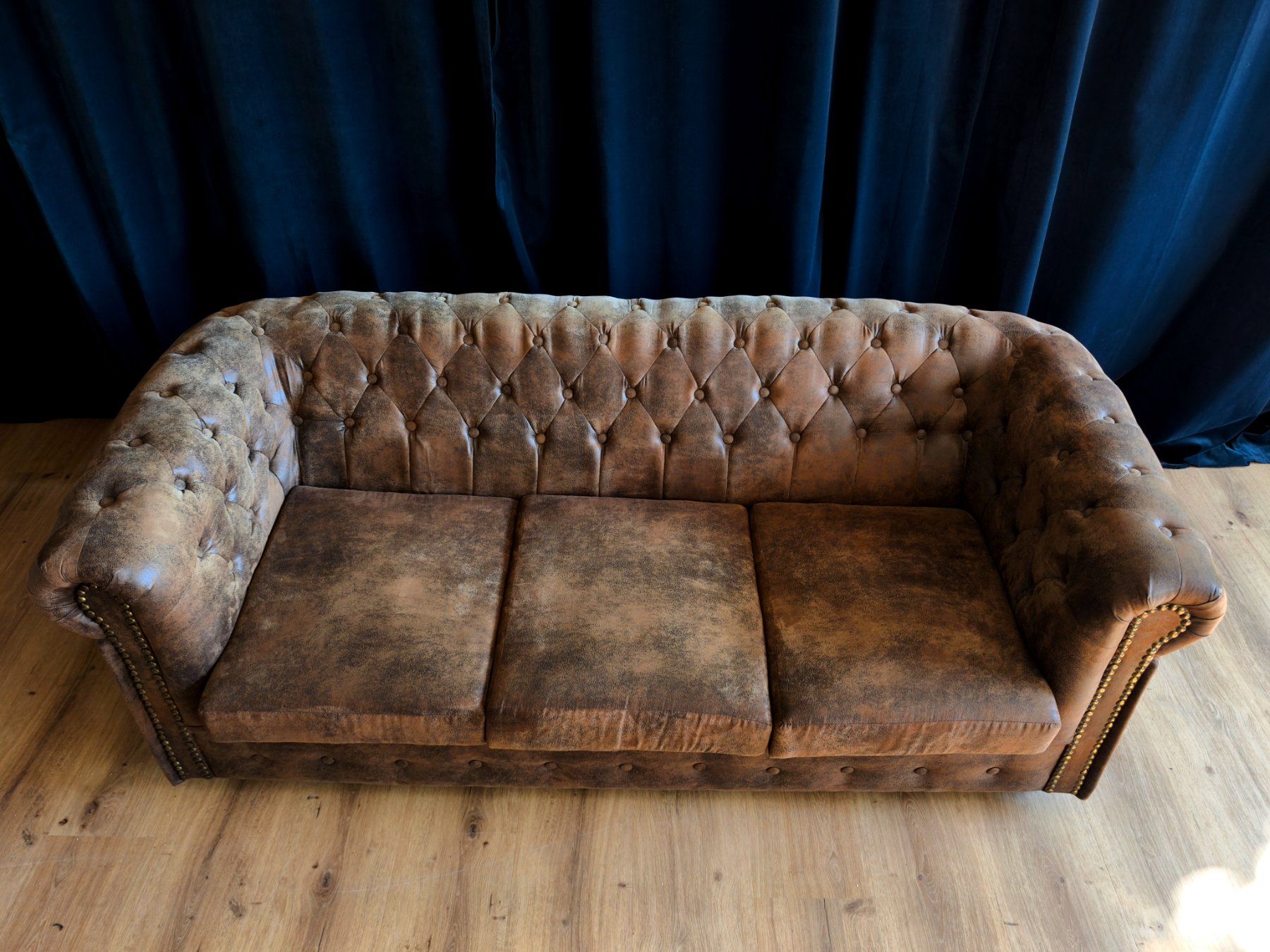 Sofas: Chesterfield Sofa, 3 Sitzer, Vintage Leder, Top Zustand – Gebraucht aus St. Gallen von  2