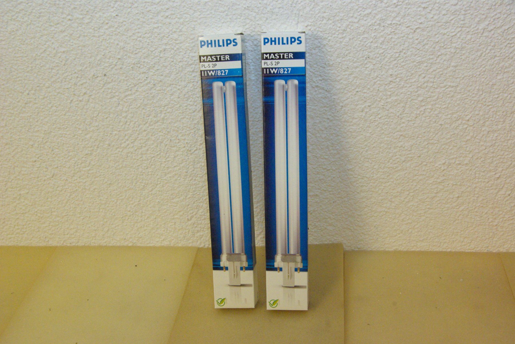 Philips Lampade: 2x PHILIPS Master PL-S 2P / 11W / 827 – Nuovo e nell'imballaggio originale da Herisau venduto da Cevianer1844