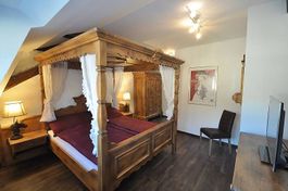 Romantisches Komplett- Schlafzimmer Voglauer, Himmelbett...