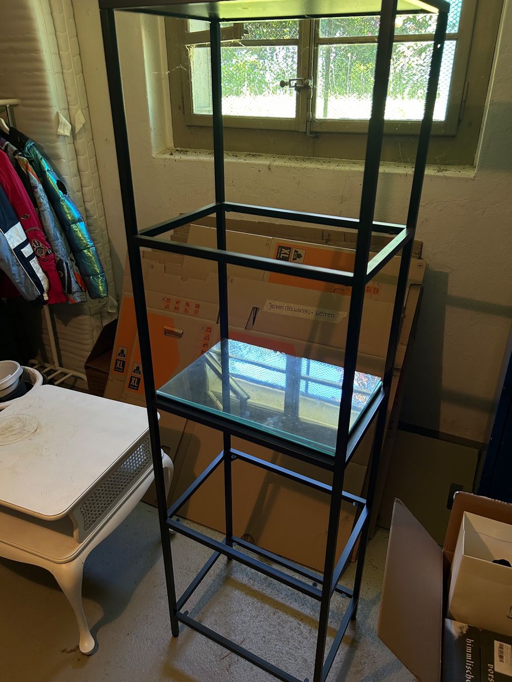 Ikea Scaffali: Schwarzes Metall Regal mit Glasböden – Usato da Bern venduto da lin_jmd6 1