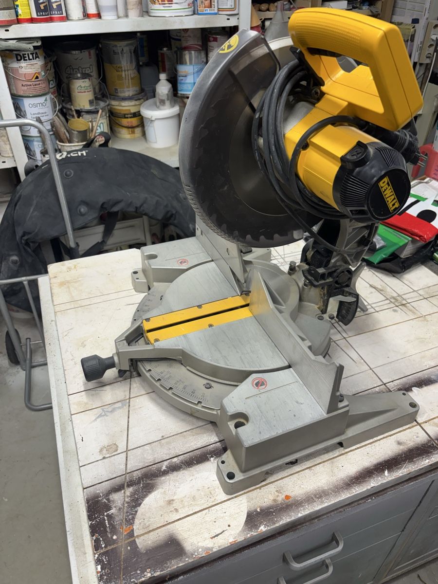 Dewalt Sägen: Kappsäge DEWALT DW705 QS gute Zustand – Gebraucht aus Widen von thomasharvey
