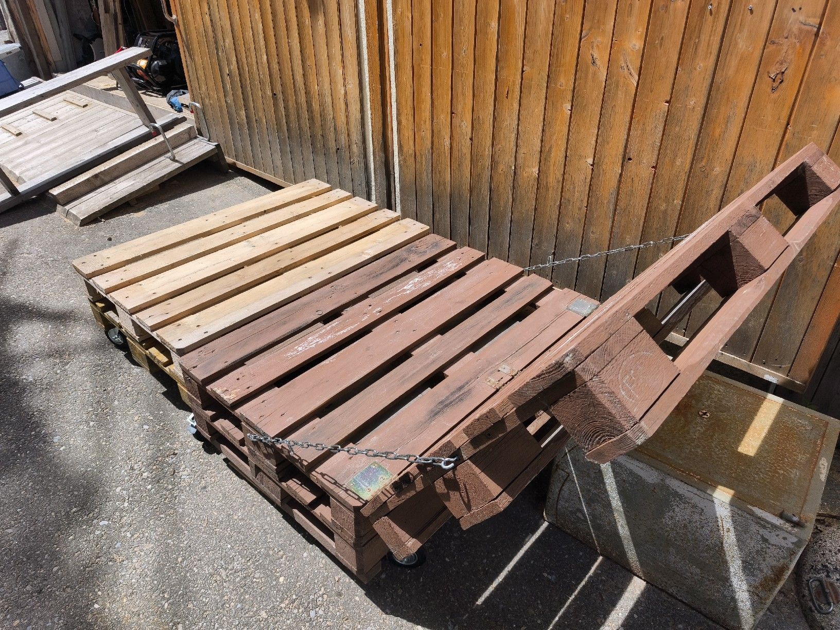 Divani: cooles Paletensofa mit Fussteil mit Polstern und Raedern – Usato da Göschenen venduto da kai_9ppg 4