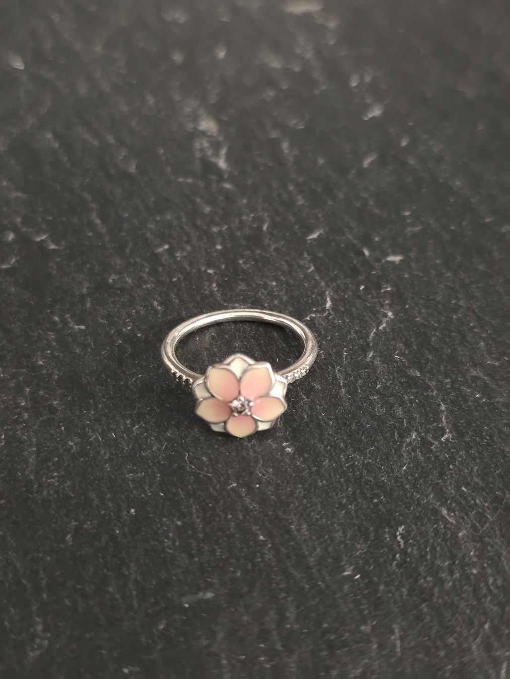 Pandora Anelli: Pandora Ring Blume Emaille Silber 925  – Usato da Dorf venduto da Echo_Elements
