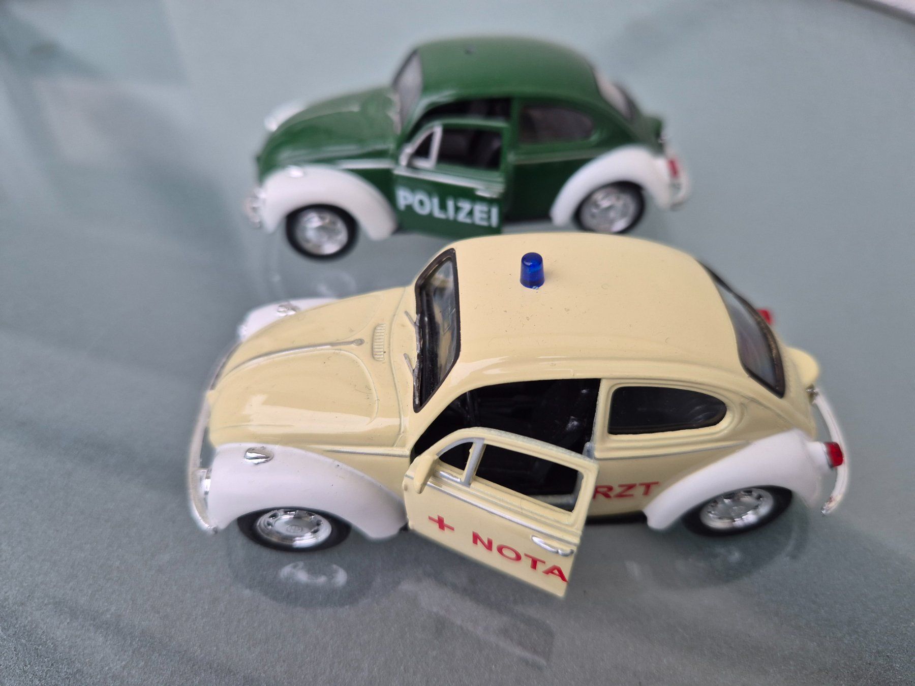 Volkswagen Modellini d'auto: VW Käfer Police + Artzt. 13:2 – Usato da Oberbuchsiten venduto da laffite54 2