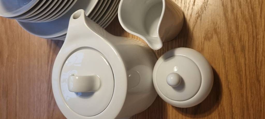 Set di piatti: Geschirrset  – Usato da Biel/Bienne venduto da sheila7002 2
