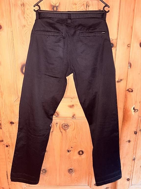 Pantaloni: Chino Hose Volcom Gr. 30 Schwarz – Usato da Kandergrund venduto da FlorianHari 1