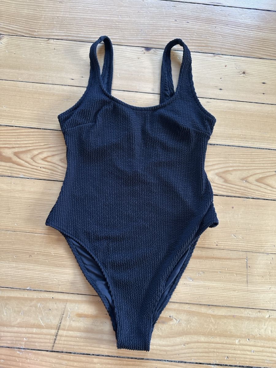 H&M Maillots de bain & Bikinis: Badeanzug schwarz Grösse S – D'occasion à Schaffhausen par NellyE