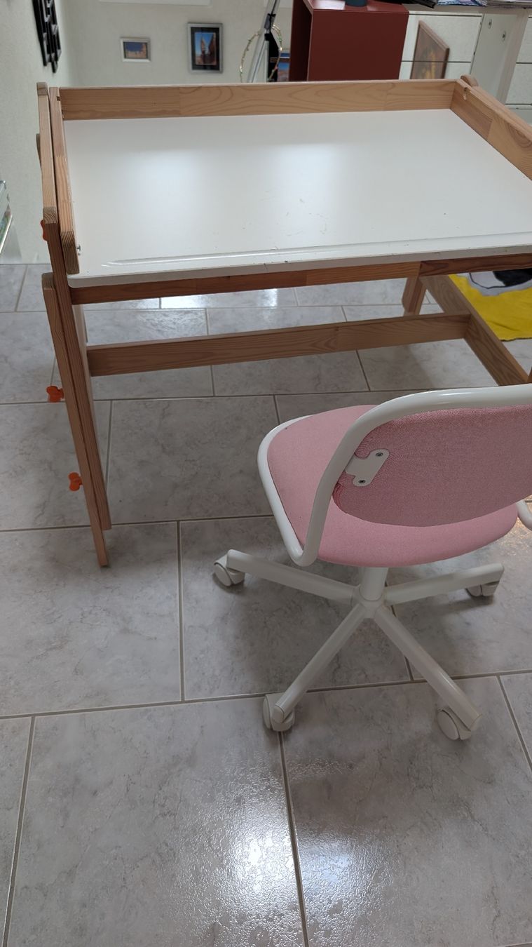 Ikea Bureaux: Kinderschreibtisch Flisat – D'occasion à Ehrendingen par Miaa0