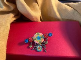 Bunte Brosche, Anstecker