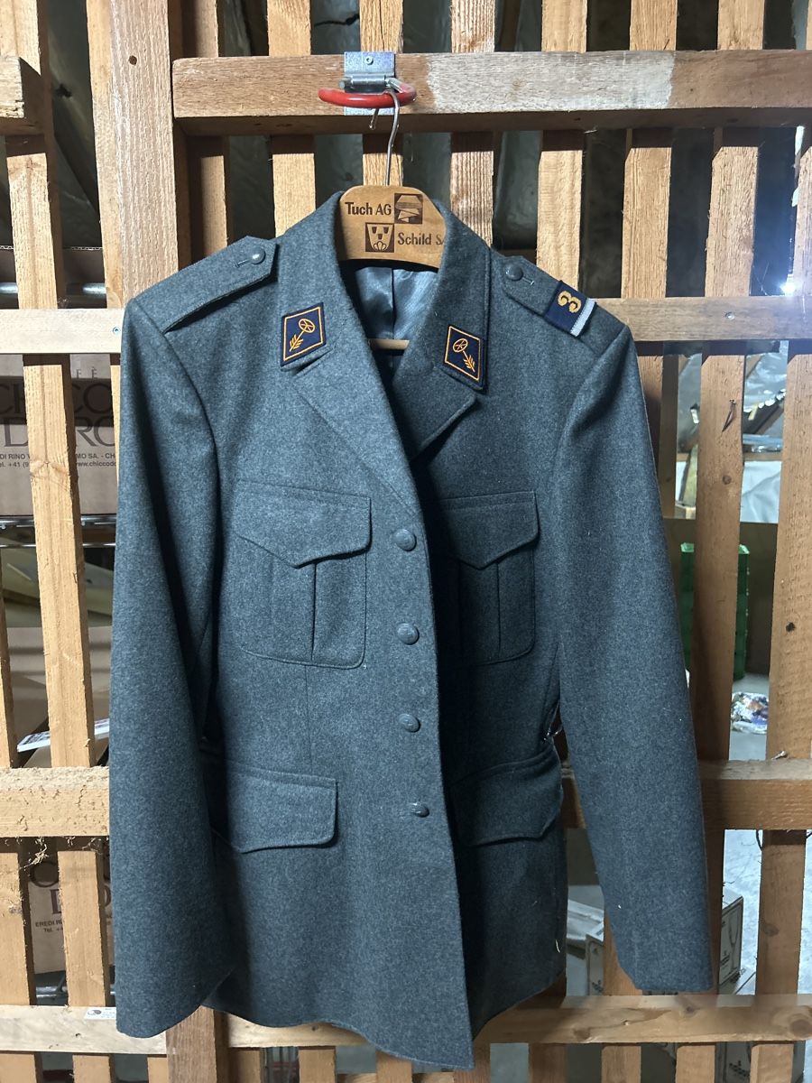 Schweizer Armee Uniformi: Original Schweizer Armee Uniform Jacke & Hose, Gr. 50N – Usato da Mörschwil venduto da philmensa