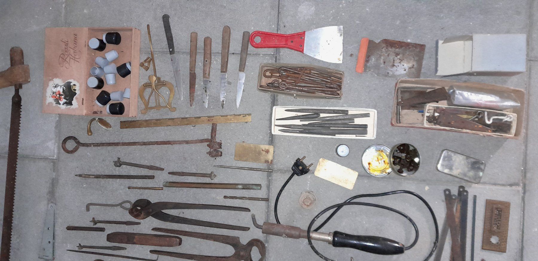 Alle Werkzeuge: Altes Werkzeug – Gebraucht aus Liesberg von Ragged 4