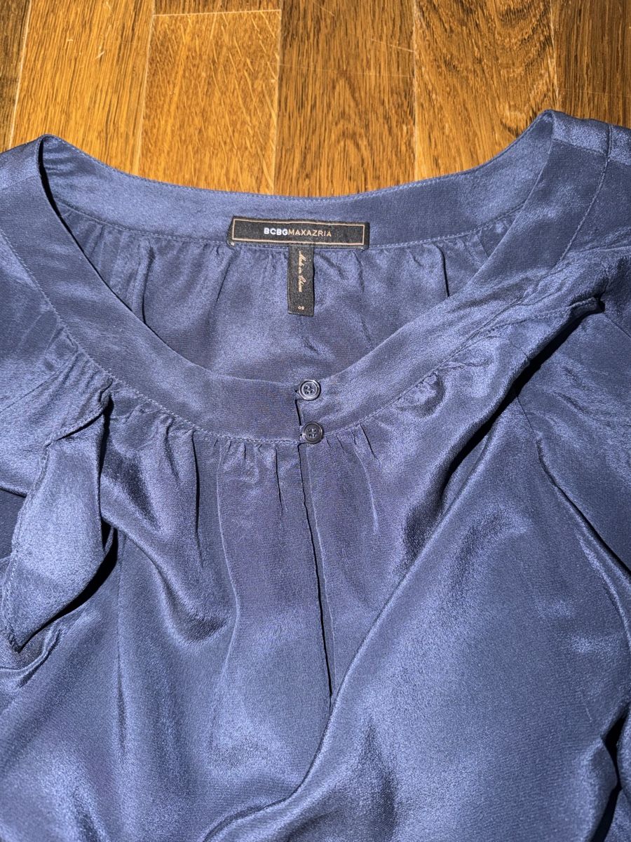 Top: BCBGMAXAZRIA Top Zara Cape XS/S – Usato da Zug venduto da miami88mami 1
