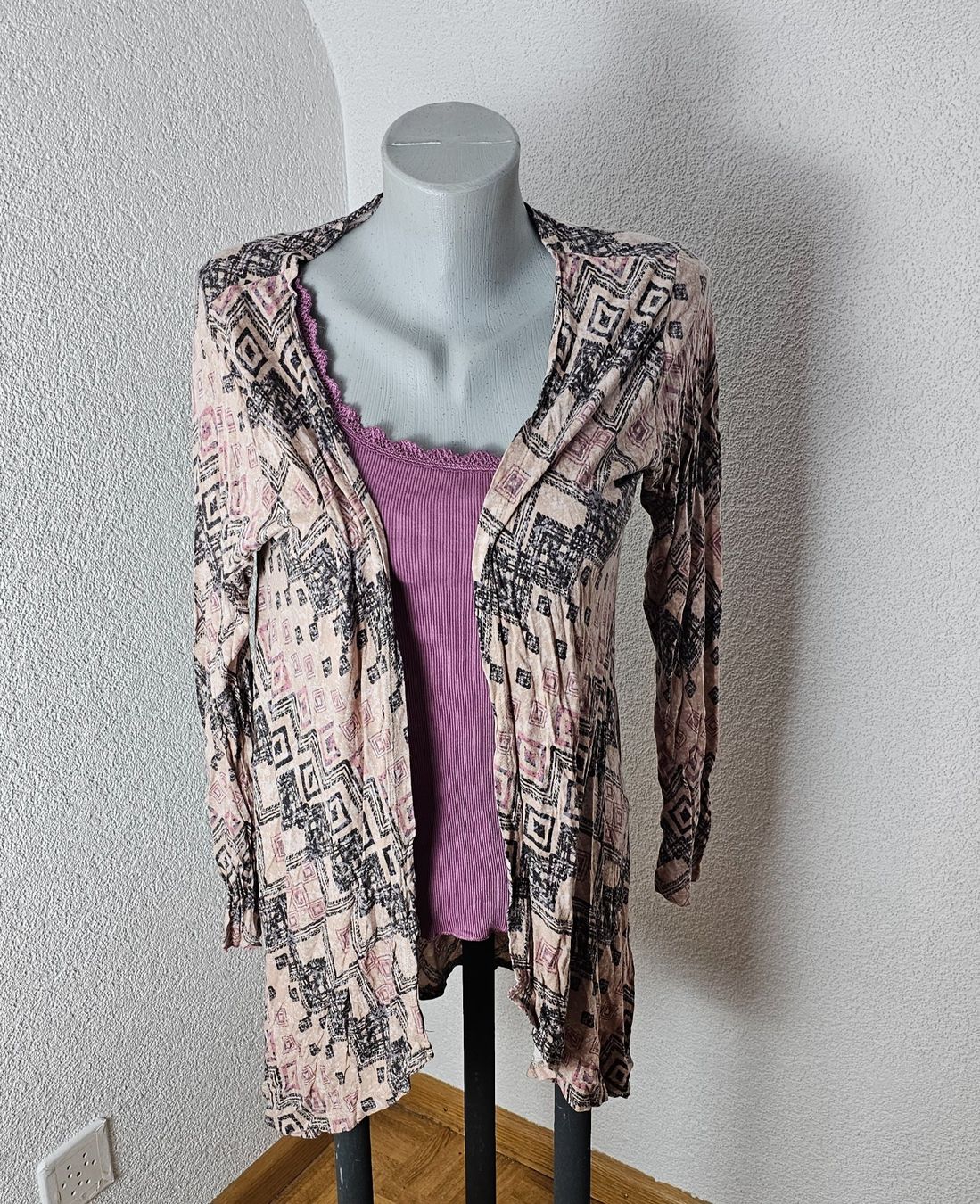 Esprit Kleiderpakete: Paket Gr. M Basic Business Chic: Jäckli + 2 Tops m. Esprit – Gebraucht aus Füllinsdorf von Sunnebliemli7 7