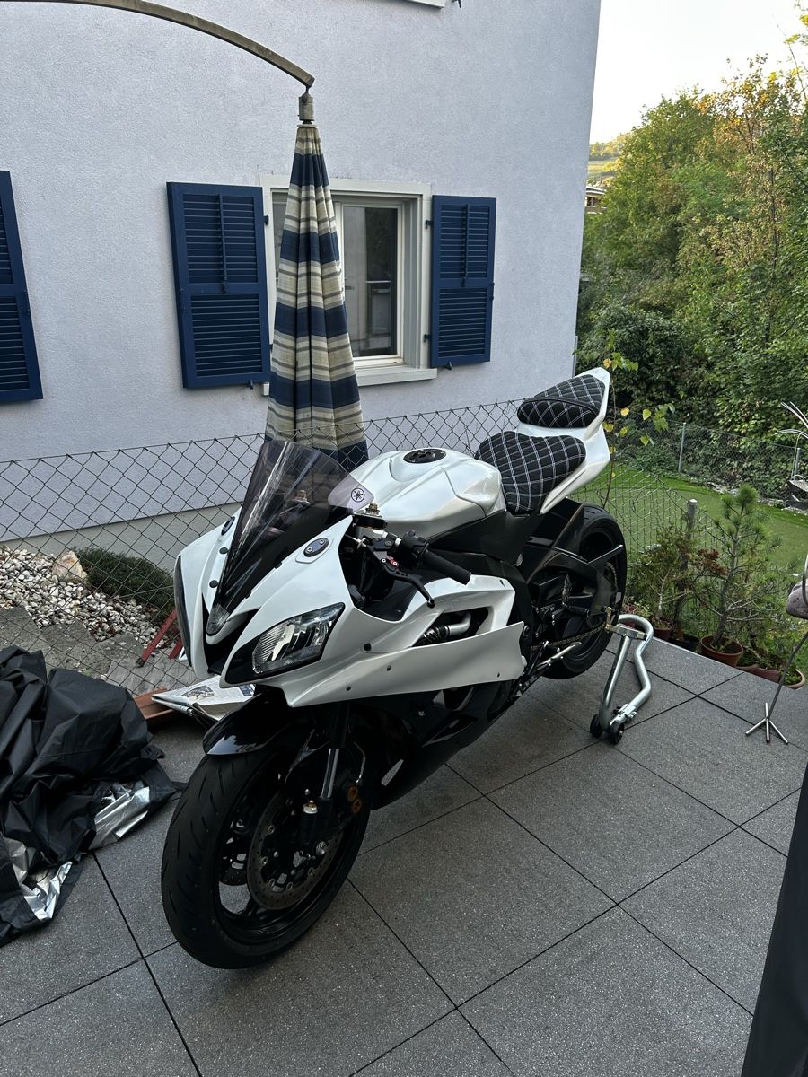 Accessori per altri veicoli: Yamaha R6 RJ11 mit MFK – Usato da Sissach venduto da Frecce3colori