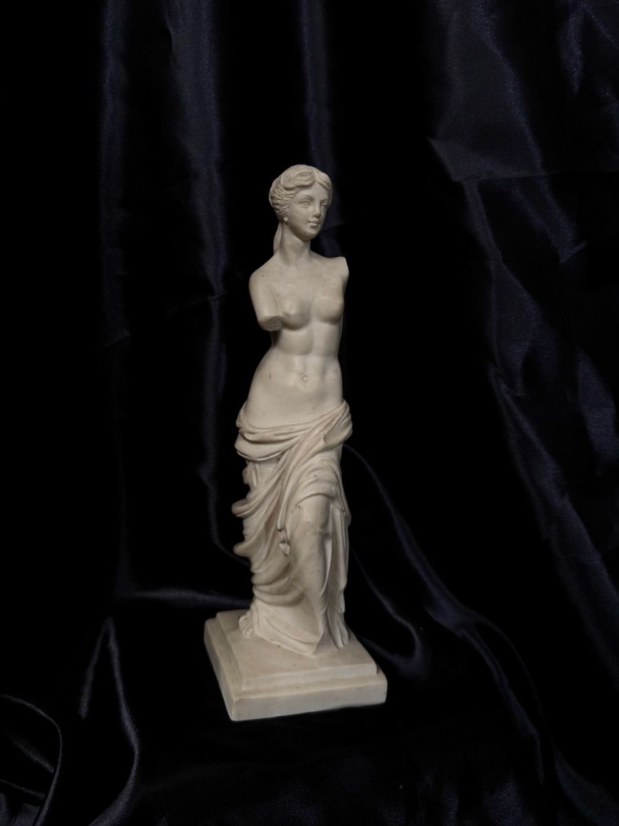 Sculptures & Statues: Statue Venus de Milo replica used condition – D'occasion à Bern par NOKOMETA