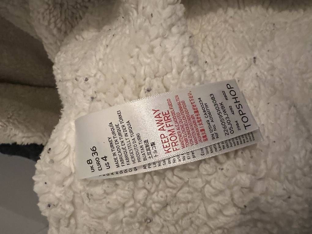 Topshop Jacken: Schwarze Jeansjacke mit Teddy-Innenseite – Gebraucht aus Zürich von nic_l9gv 2