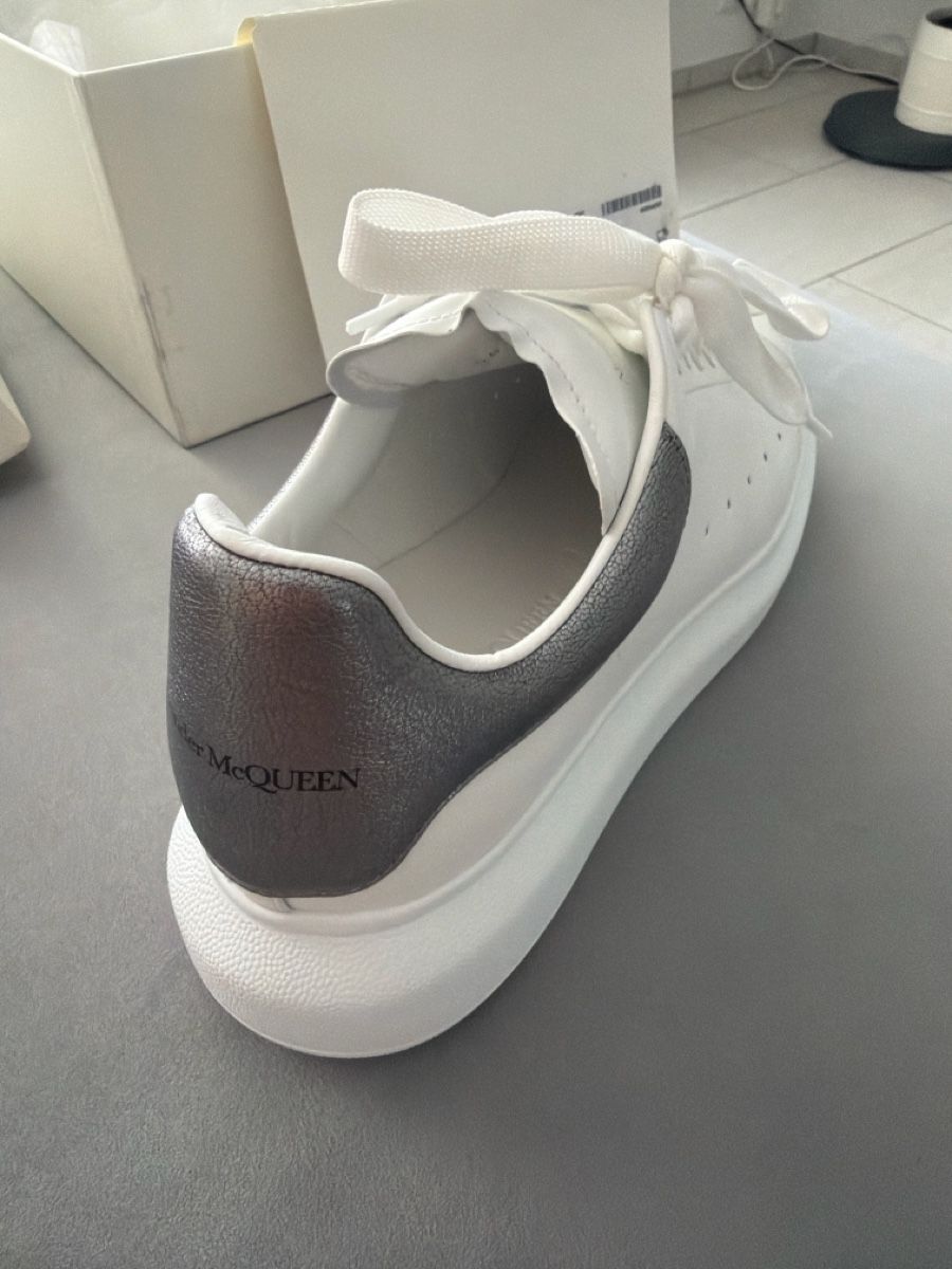 Alexander Mcqueen Scarpe da uomo: Neu Alexander McQueen Oversize Sneaker Weiss/Silber Metallic – Nuovo (secondo la descrizione) da Stetten AG venduto da Liz_2020 5
