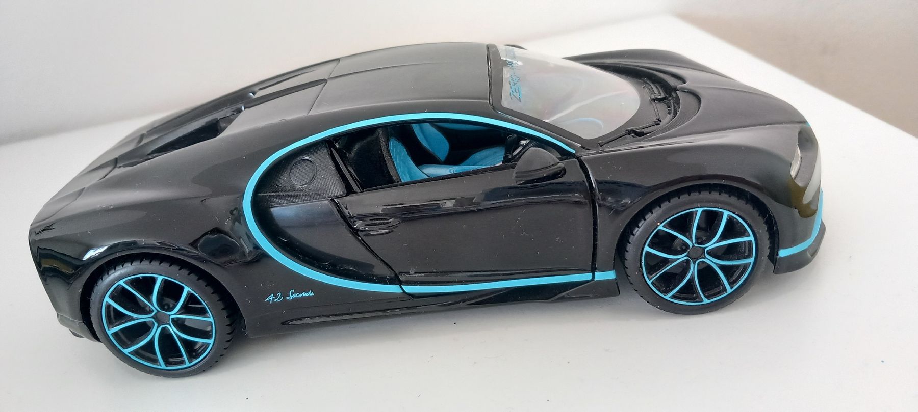 Bugatti Modellini d'auto: Bugatti Chiron 1: 24 Modelauto – Nuovo (secondo la descrizione) da Balsthal venduto da Marica75 4