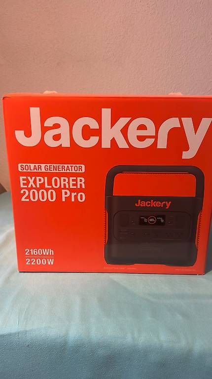 Generatori di corrente: Powerstation Jackerj Explorer 2000 Pro mit Solar 200 Watt – Usato da kriens venduto da Pralinato5 4