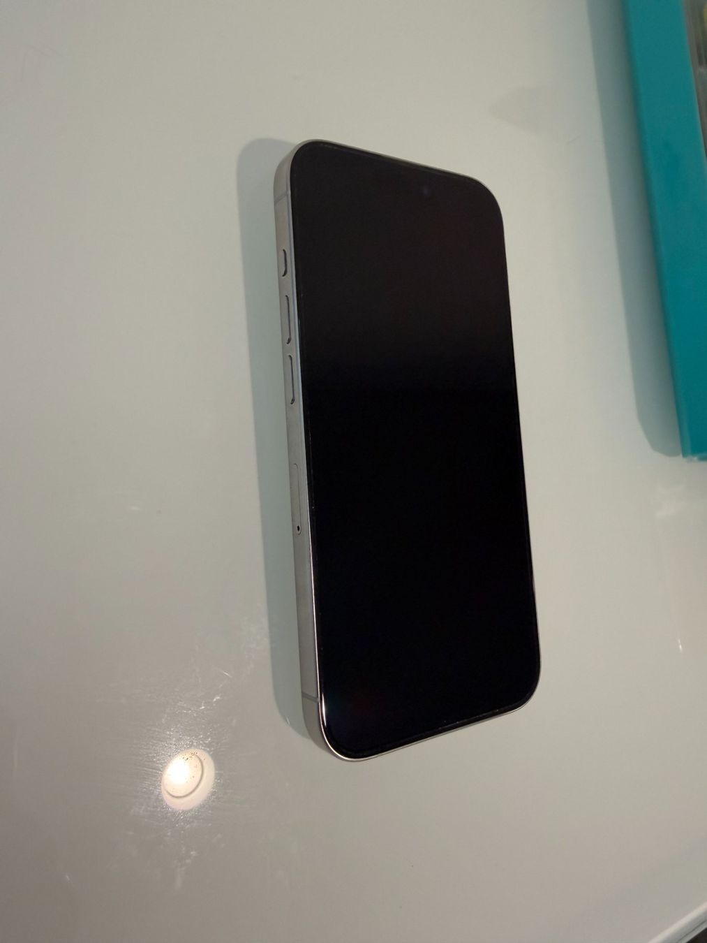 Apple Telefoni cellulari / Smartphones: iPhone 15 Pro, White Titanium, 256GB – Usato da Liestal venduto da ripi1 1