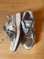 New Balance 2002R – Grau – Grösse 43