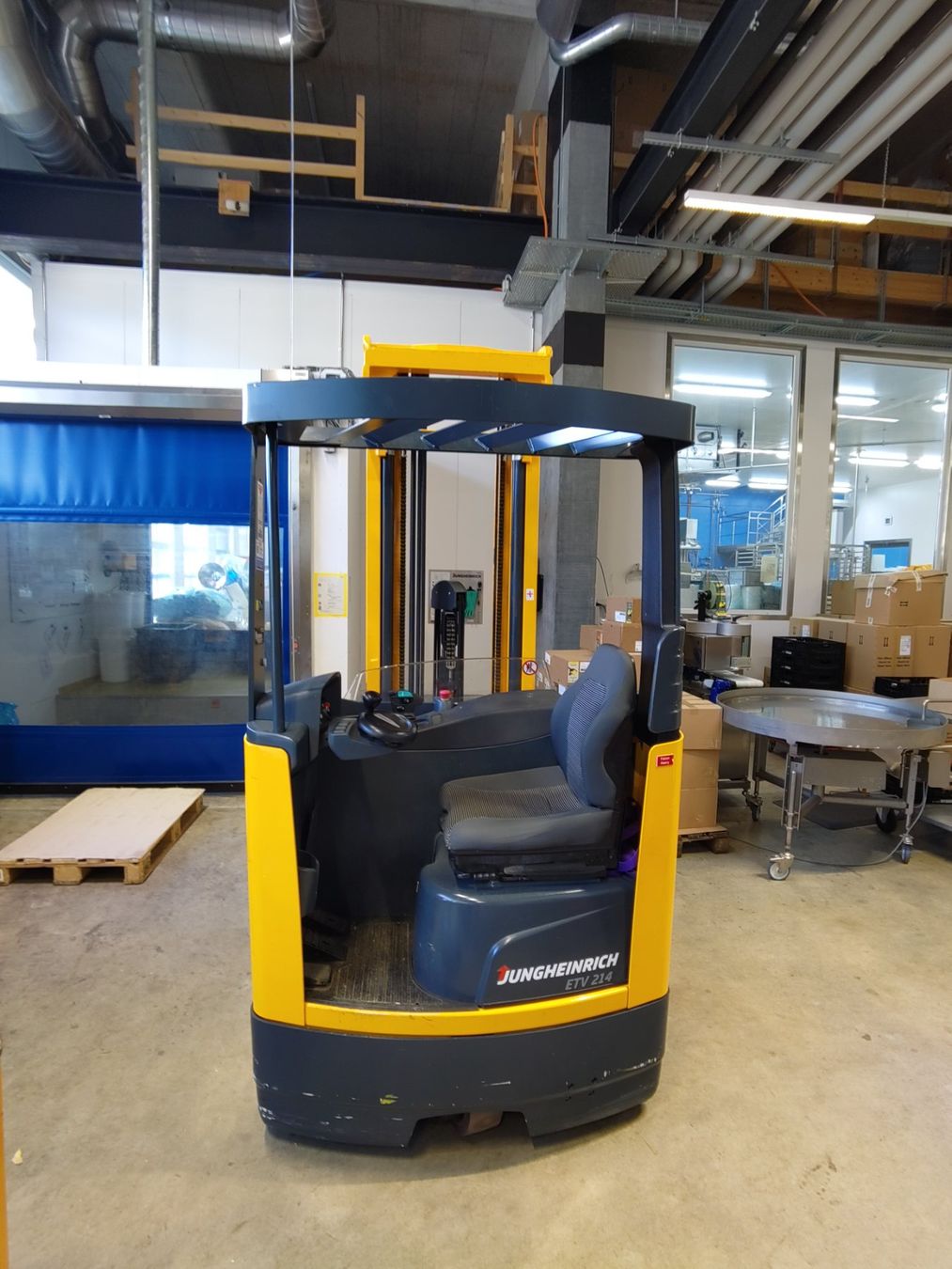Carrelli elevatori e a forche: Schubmaststapler – Usato da Oberdiessbach venduto da planetearth 4