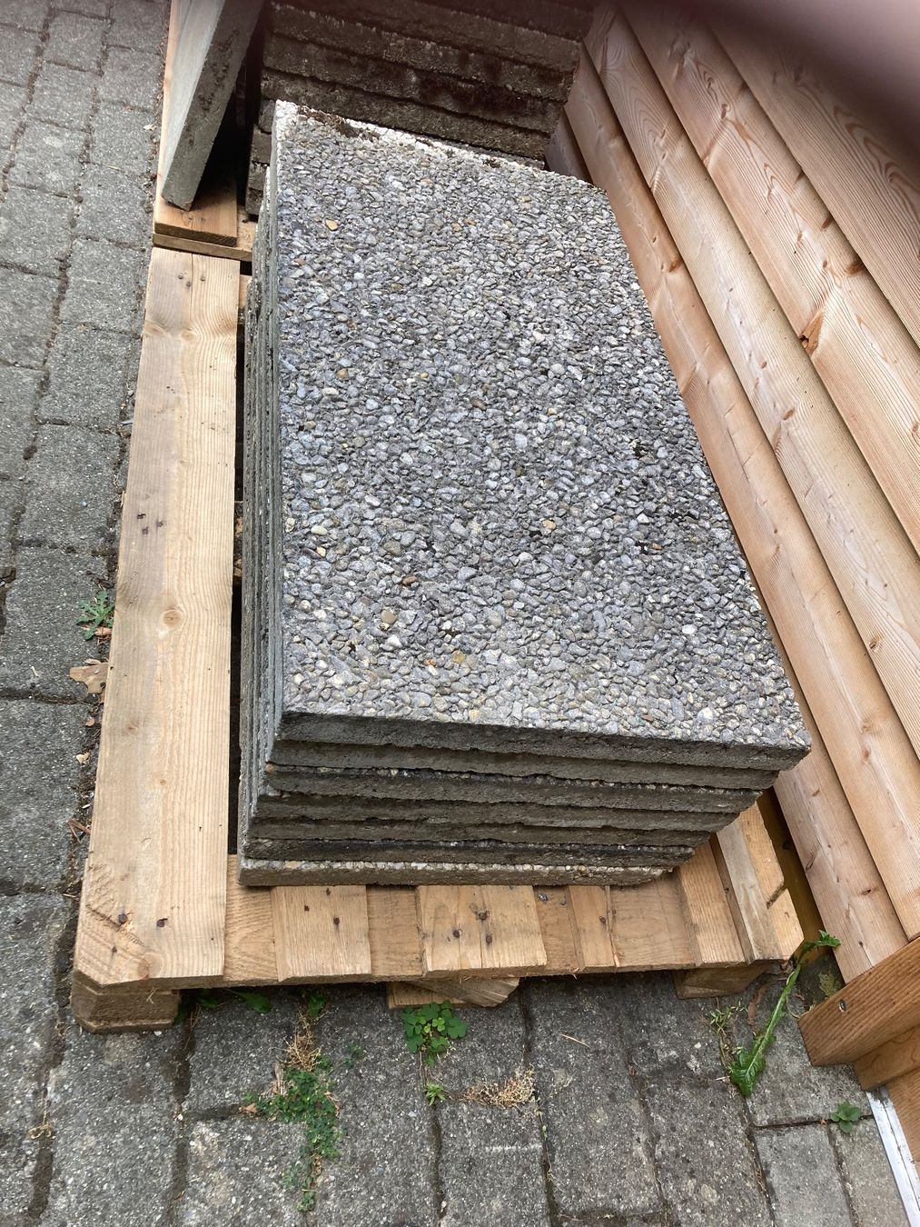 Rivestimenti per pavimenti: Gartenplatten, Terrassenplatten – Usato da Belp venduto da Siruz