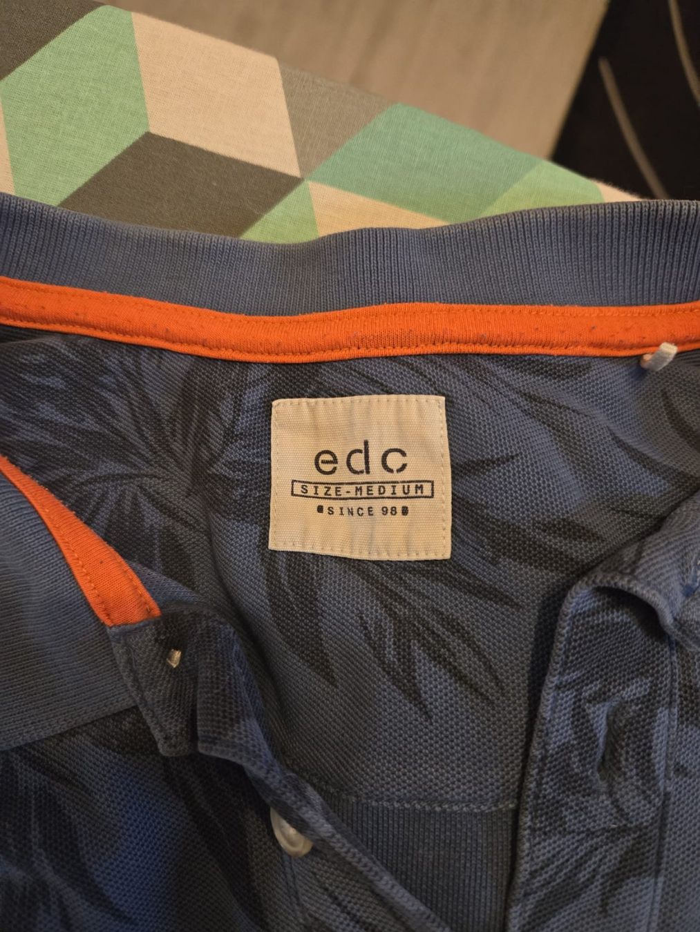 Magliette Polo: Polo edc à motifs floraux bleus - Taille M – Usato da Neuchâtel venduto da ces_9prj 2