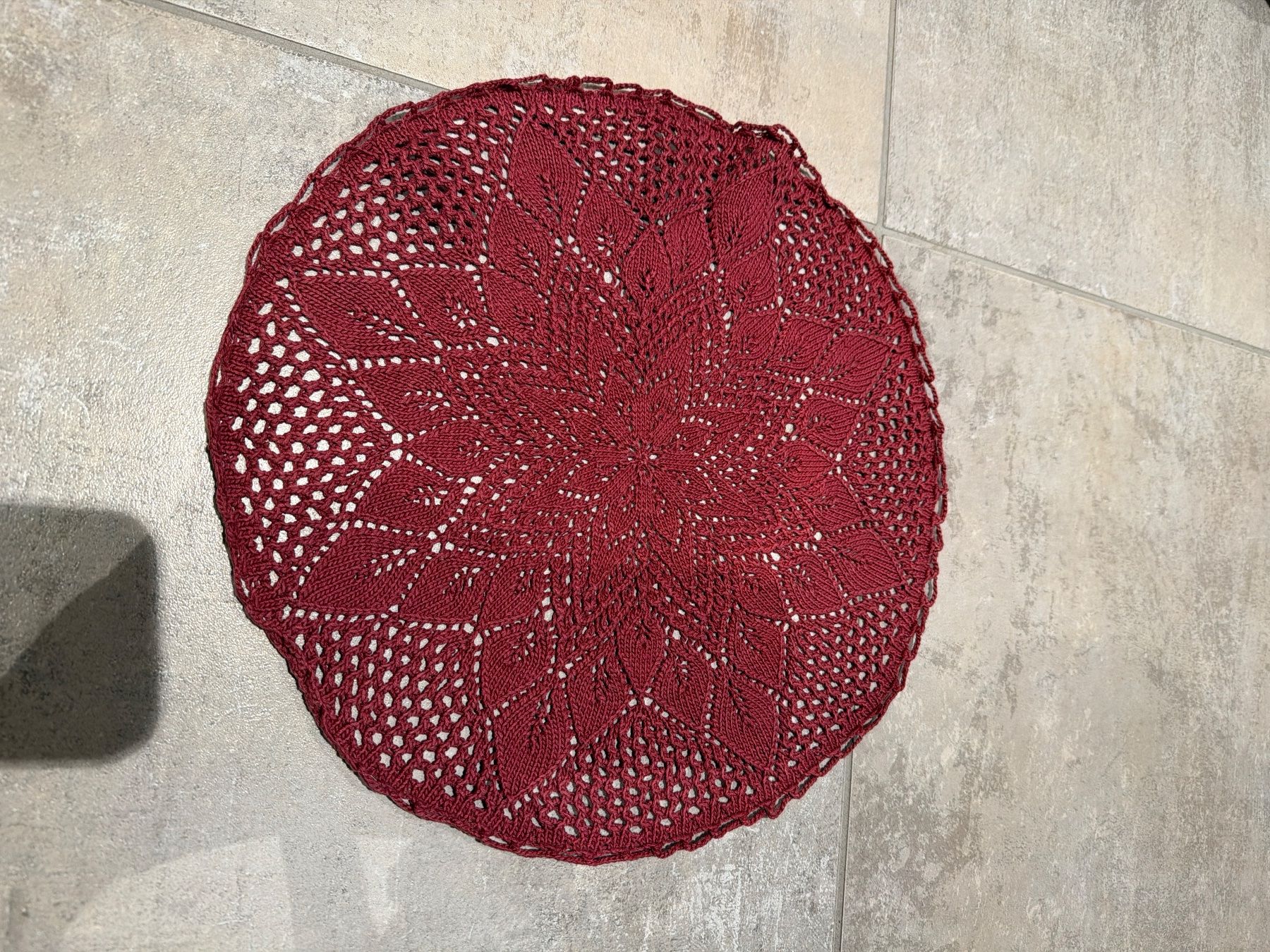 Tutte le decorazioni: Handgestrickte Mitteldecke, bordeauxrot,, neu! – Usato da Bülach venduto da Jackybabue