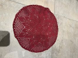 Handgestrickte Mitteldecke, bordeauxrot,, neu!