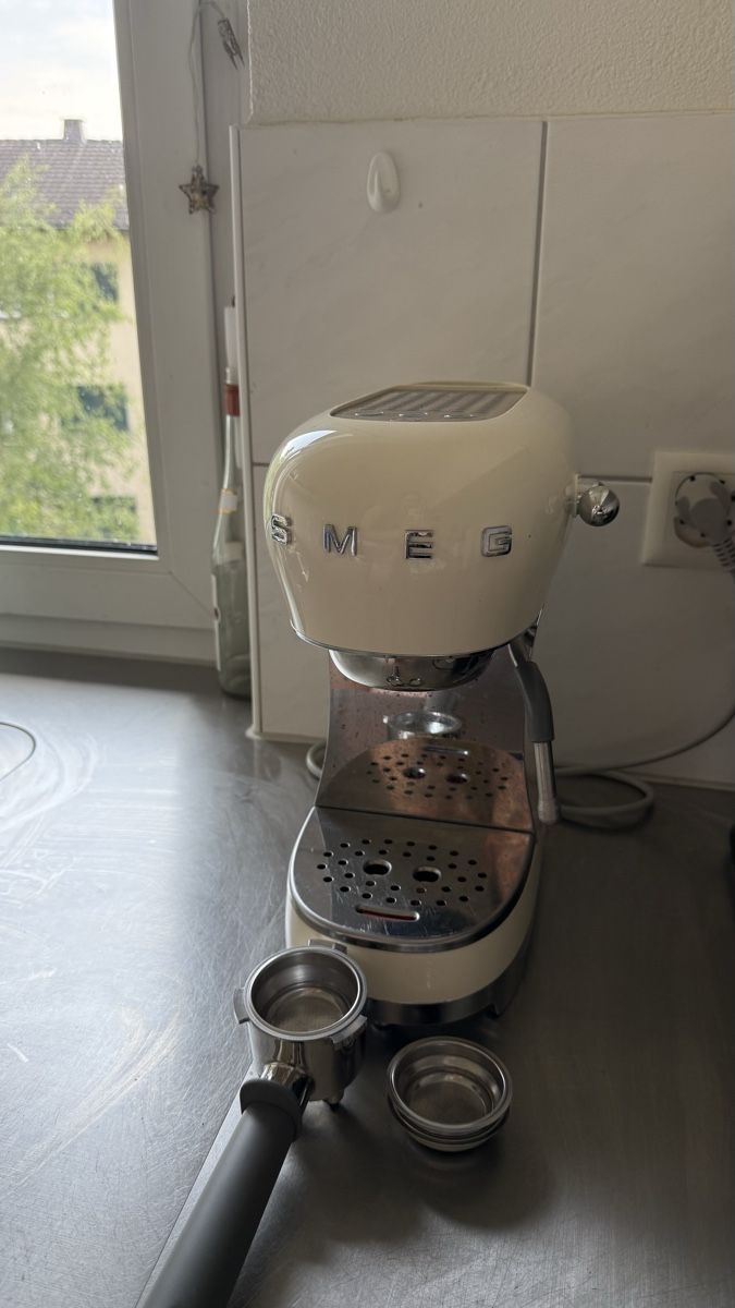 Smeg Macchine per caffè & Macchine per espresso: SMEG Espresso Machine - Cream – Usato da Zürich venduto da ece_nqv9