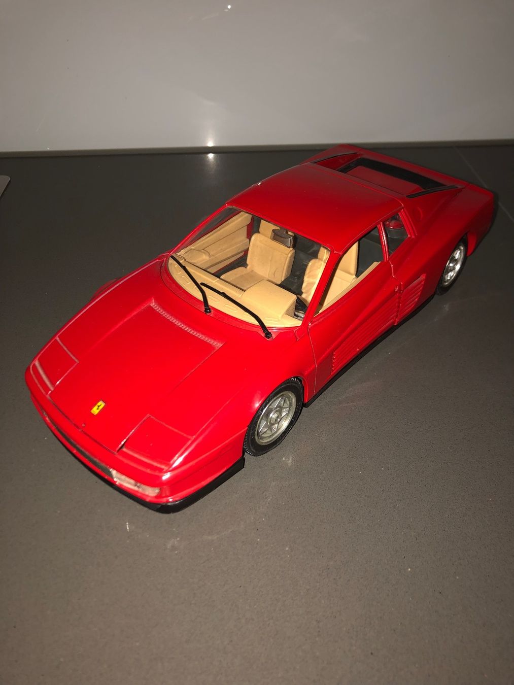 Bburago Modellini d'auto: Ferrari Testarossa 1984 1/18 – Usato da Dürrenäsch venduto da JFAS