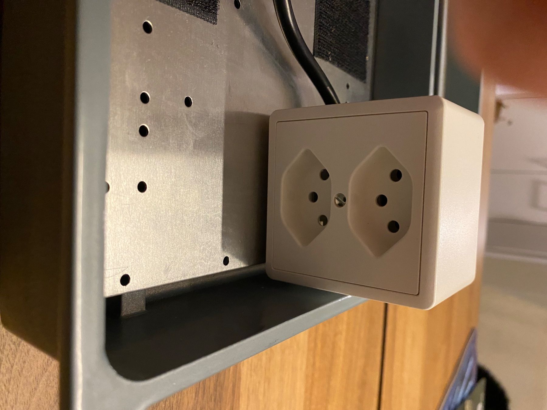 Sonstige Dekorationen & Accessoires: Wetterfeste Stromkastenbox mit integrierter Steckdose – Gebraucht aus Bern von mod18 5