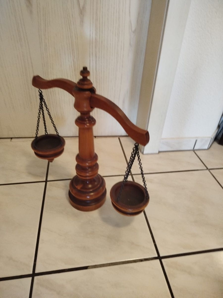 Balances et poids: Dekorative Holzwaage – D'occasion à Oftringen par zs78 1