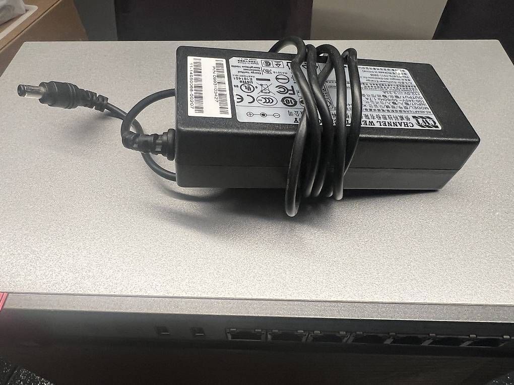 Zyxel Firewall: USG 210 ZyXEL Firewall – Gebraucht aus Bülach von Buymike8 2