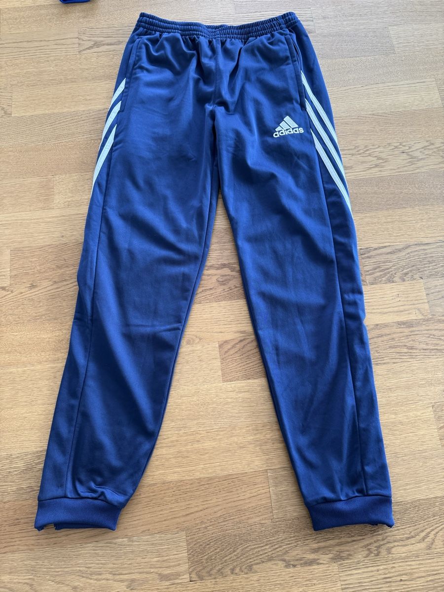 Adidas Completi: Trainingsanzug von Adidas Gr.164  – Usato da Schenkon venduto da NaBr 1