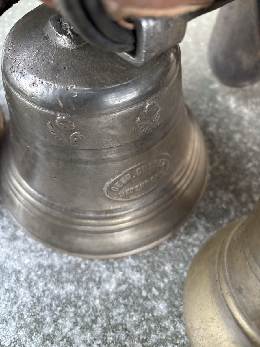 Campanacci mucche: 3 Wedeglöggli – Usato da Schangnau venduto da Roseggli82 9