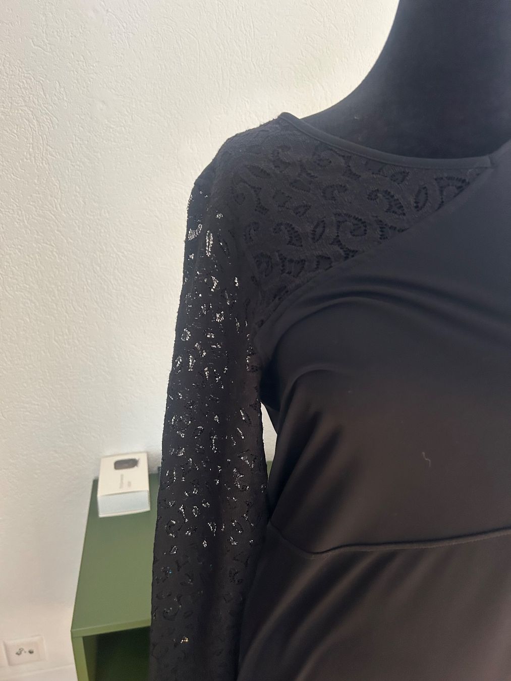 Robes: Maloka robe noire – D'occasion à Val-d'Illiez par Dombou 2