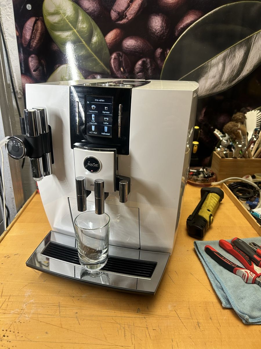 Jura Macchine per caffè & Macchine per espresso: Jura J600 – Usato da Laax GR venduto da Iusti27 6