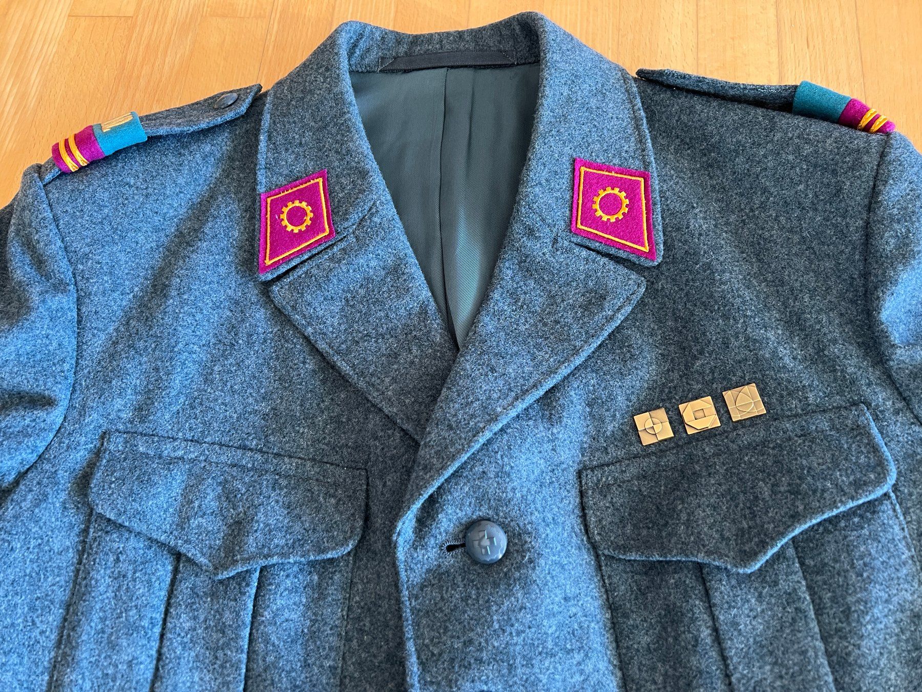 Armée suisse Uniformes: Offiziersuniform Schweizer Armee – D'occasion à Frümsen par amadiss 1