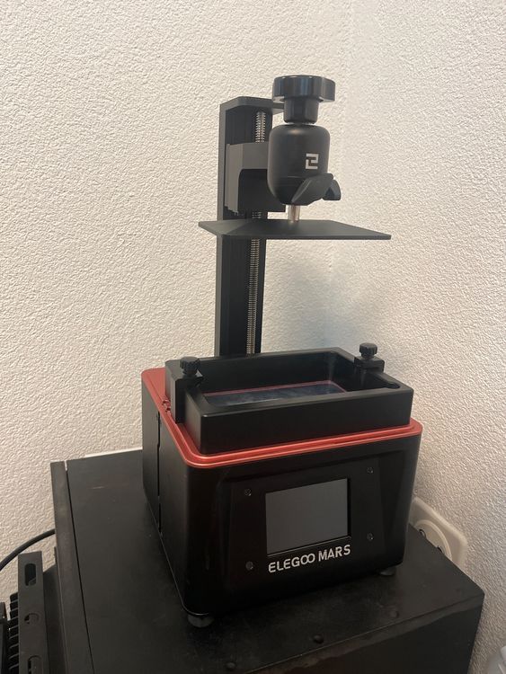 Elegoo Imprimante 3D: Imprimante 3D résine Elegoo Mars v1 + Caisson projecteur UV – D'occasion à Bussigny par Diogoid 1