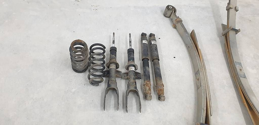 Tutti pezzi di ricambio auto: VW Amarok Orginal Fahrwerk – Usato da Schleitheim venduto da mik_kpk2 2