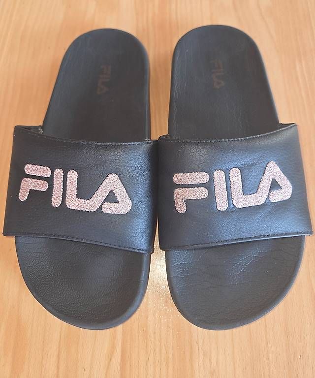 Fila Damenschuhe: Claquettes FILA - pointure 36 – Gebraucht aus Chemin von Sophiepittier