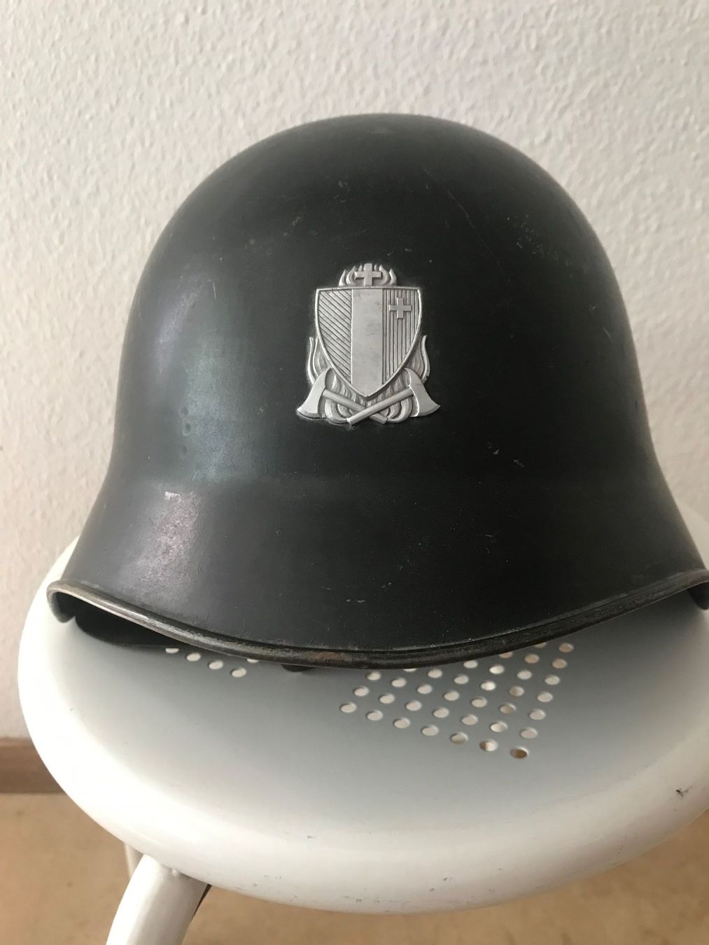 Uniformen & Effekten: Antiker original Schweizer Armee Militär Stahlhelm – Gebraucht aus Zürich von Limea0