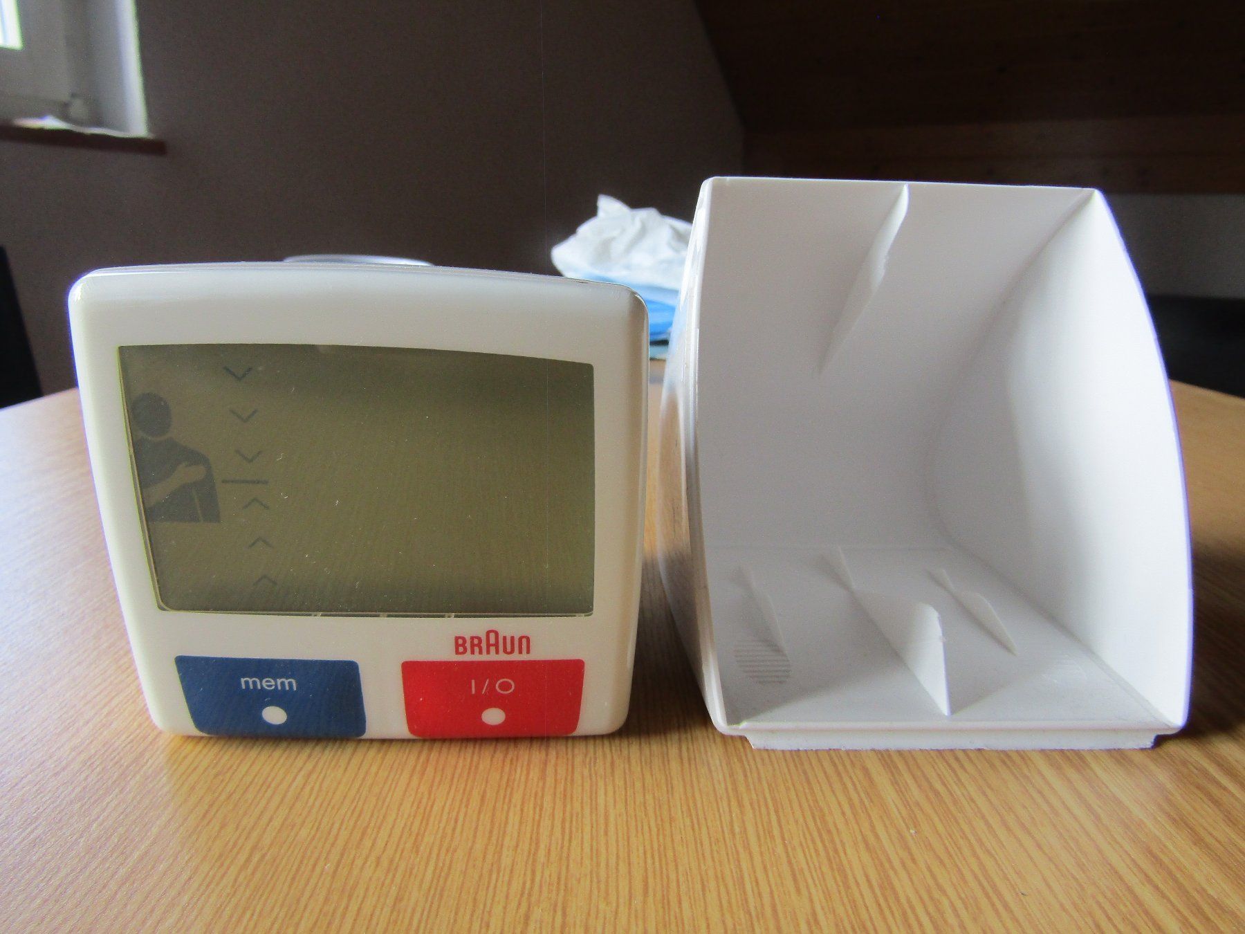 Attrezzature mediche: Braun BP 2510 Blutdruck-Messgerät – Usato da Wädenswil venduto da tome70